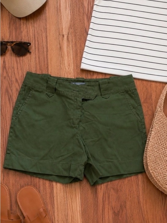 Ann Taylor Pants - Ann Taylor Signature Fit Olive Green 100% Cotton Chino Shorts Women’s Size 10